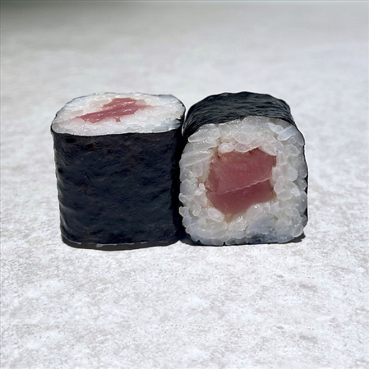 Ролл с копченым тунцом